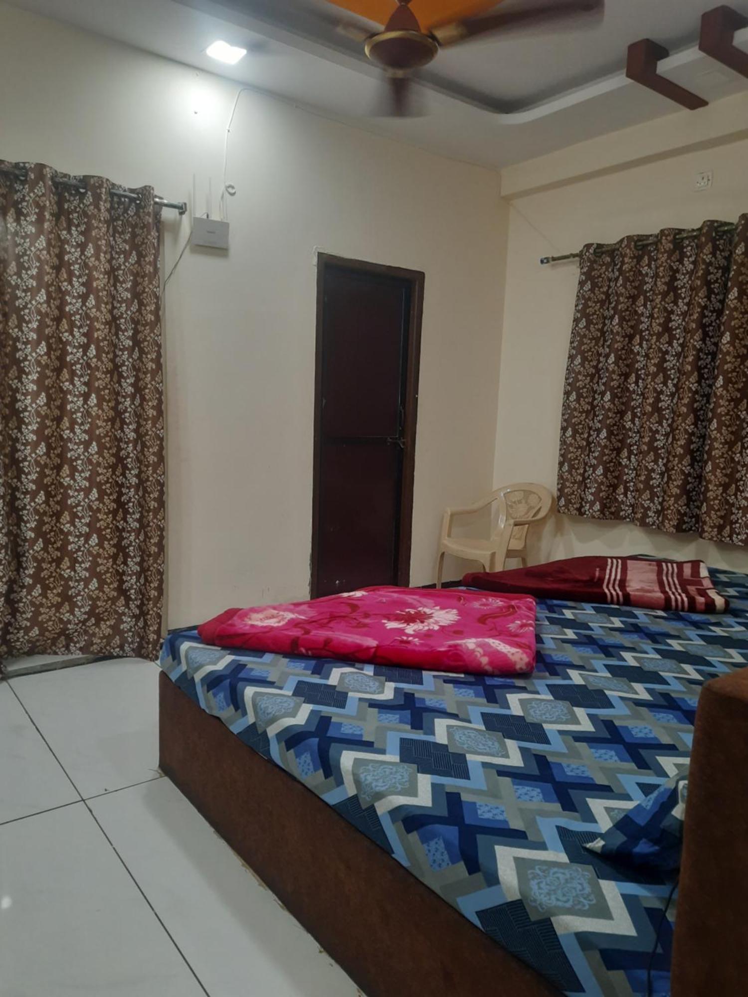 Hanumant Kripa Geust House Only For Family Ujjain Exteriör bild